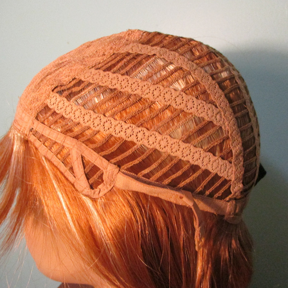 8" two tone blonde flip WIG by MAGIC TOUCH - Picture 7 of 8